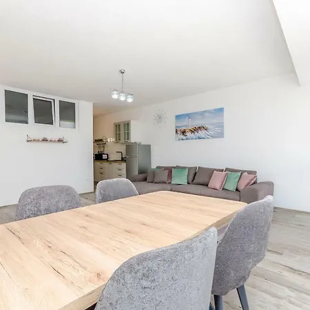 Apartment Ana I Okrug Gornji