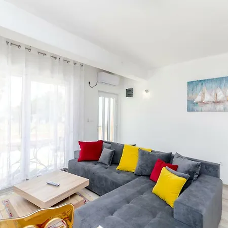 Ana I Apartment *