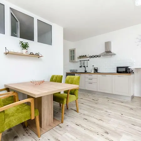 Apartment Ana I Okrug Gornji